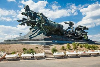 Сувенирные тарелки с ростовской «Тачанкой» оказались контрафактом