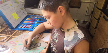 Дети из Ростовской области направили письма-пожелания нашим солдатам на Украину