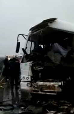 На трассе разбился автобус из аэропорта «Платов», микроавтобус перевернулся