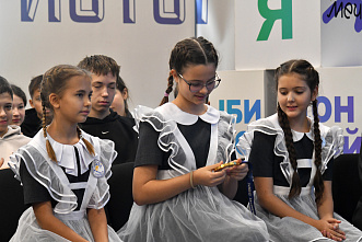 18 11 2025 Встреча донских школьников с олимпийским чемпионом Александром Легковым