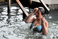 В Ростове крещенские купания проходили под дождем