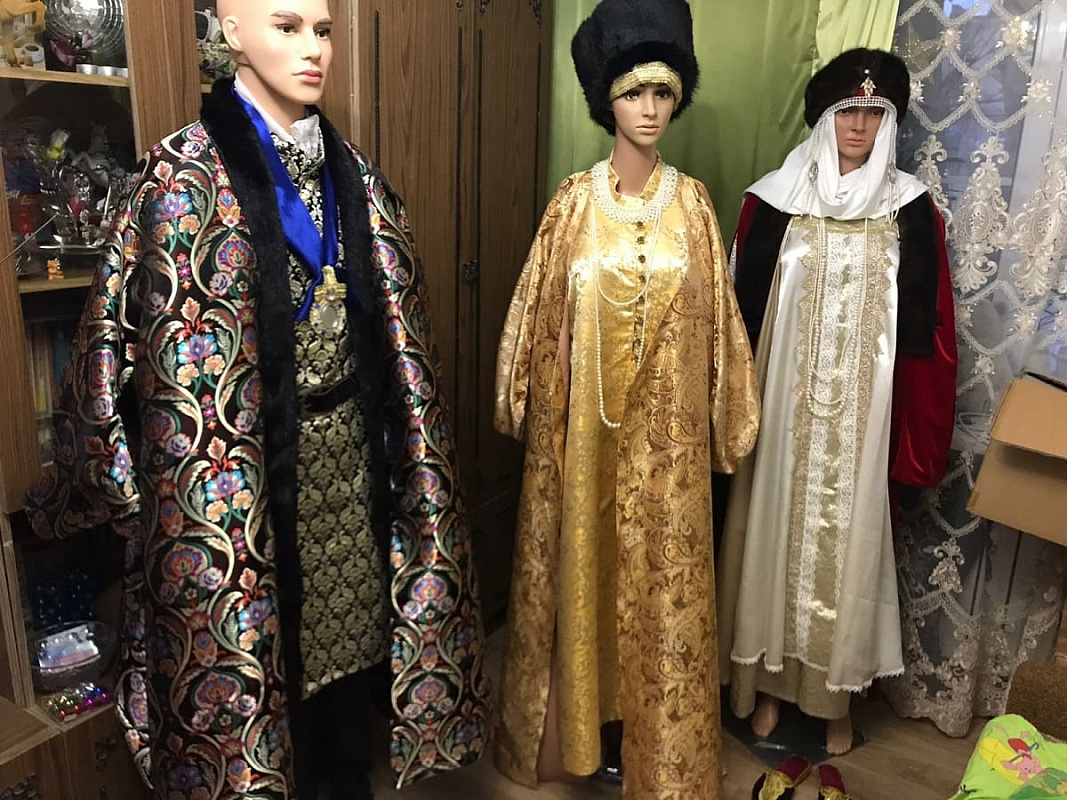 Манекены исторических персонажей, имеющих отношение к событиям, происходившим в Белокалитвинском районе.