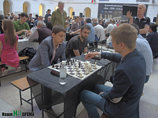 Шахматисты: первый ход