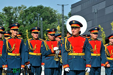 В музей на вечное хранение передали боевые знамена