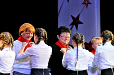 В Таганроге установили памятный знак комсомольцам