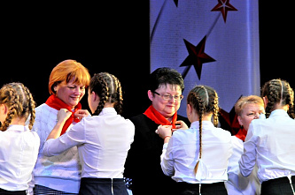 В Таганроге установили памятный знак комсомольцам