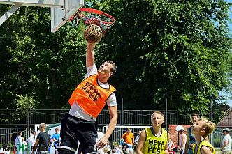 «Трое против ветра»