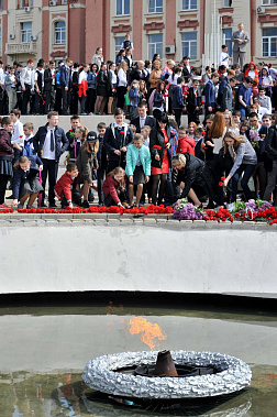Торжественная церемония возложения гирляны Славы к мемориалу «Воинам-освободителям города Ростова-на-Дону от немецко-фашистских захватчиков» 