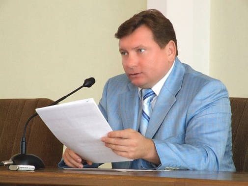 Глава Азовского района подал в отставку, проиграв …мусору