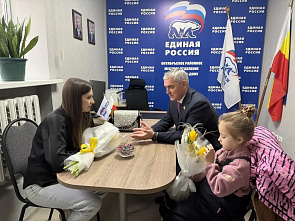   Поздравления принимают семьи участников СВО