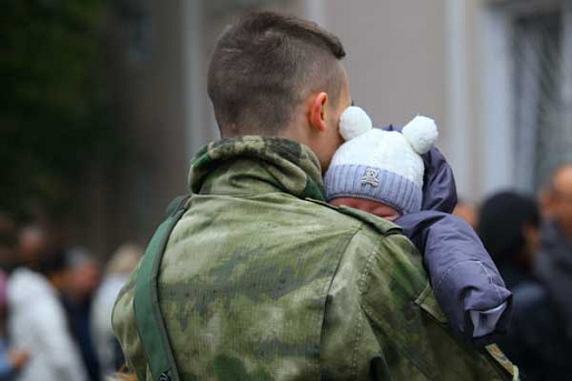 В Госдуме рассмотрена инициатива о предоставлении отсрочки от мобилизации отцам троих детей