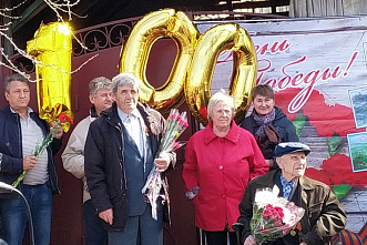 Для столетнего ветерана в Миллерово провели личный парад