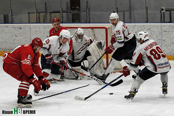 На пятачке у ворот «Мордовии» в первом матче, образно говоря, лед плавился…