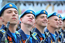 День Победы на Дону начался с военных парадов