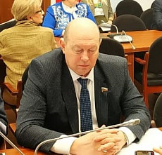 Депутат Алексей Кобилев заступился за сирот