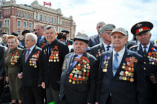В Ростове возложили гирлянду Славы