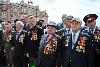 В Ростове возложили гирлянду Славы