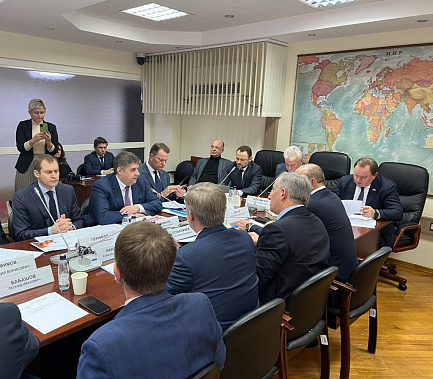 Заседает комитет Госдумы по транспорту. Крайний справа - В. Дерябкин.