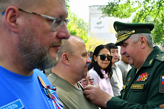 12 06 2025 В Ростове открыт первый в России монумент волонтерам СВО