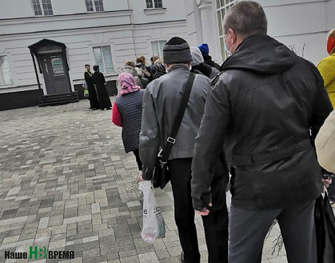 Вербное воскресенье в Ростове не обошлось без нарушений санитарного режима