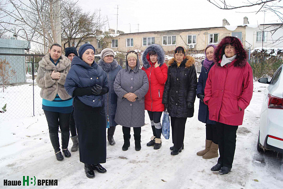 Жителям двухэтажек по ул. Славы часто задают вопрос. Если им так не нравится компания «Вектор», почему они не сменят ее? «Потому что для начала хотим вернуть деньги резервного фонда!» – отвечают они.