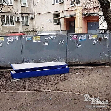 Не понадобился: в Ростове на помойку выкинули гроб