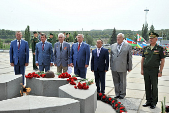 Освободителям - слава!