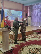 Артиллеристу из Целины вручили боевую награду