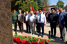  18 07 2025 Врио губернатора Юрий Слюсарь и другие руководители Ростовской области почтили память Алексея Береста