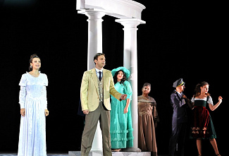 У театра - свой календарь