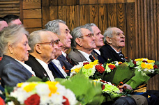 В Ростове возложили гирлянду Славы