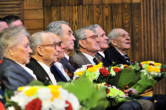 В Ростове возложили гирлянду Славы