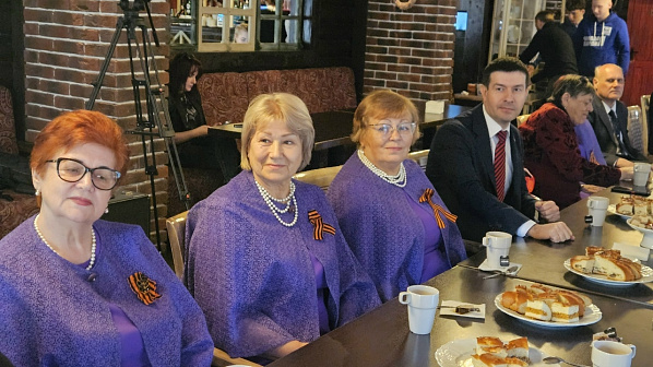 «Клуб пожилого человека» по-ростовски: танцы, стихи, угощения, душевная атмосфера...