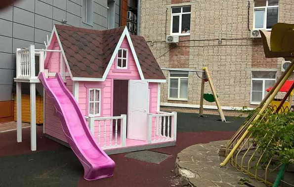 Ростовскому онкоинституту подарили сказочный домик