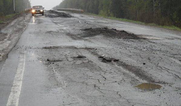 Дорожники заплатят за поврежденный автомобиль 600 тысяч рублей