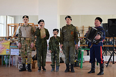 500 детей назвали ее мамой…