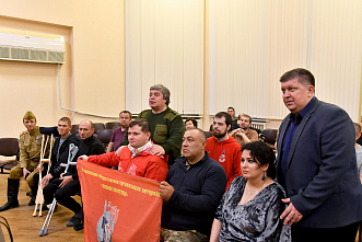 07 11 2025 Ростовскому госпиталю для ветеранов войн подарили концерт и библиотеку