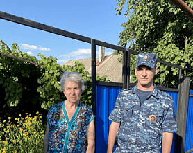 В Чертковском районе участковый спас упавшую с моста пенсионерку
