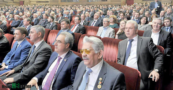 В музыкальном театре собрались депутаты Законодательного собрания разных созывов.