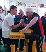 В Песчанокопском районе состоялся турнир по казачьему пятиборью на кубок атамана Песчанокопского юрта.