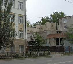 Ростовскую школу капитально отремонтировали. А многолетняя свалка рядом с ней — осталась…