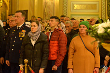 07 01 2025 В кафедральном соборе Ростова прошла главная рождественская служба