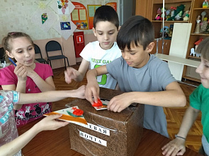 Дети из Ростовской области направили письма-пожелания нашим солдатам на Украину