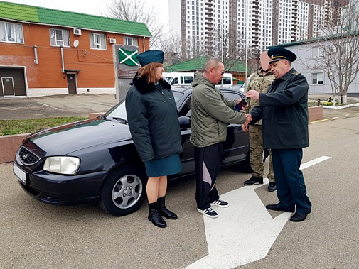 Участвующие в СВО военные получили от таможенников очередную машину