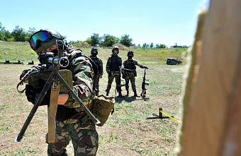 В Ростовской области бойцы ОМОН подвели итоги учебного сбора пулеметчиков