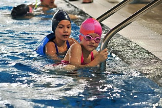 31 10 2025 На Дону побывал олимпийский чемпион по плаванию Евгений Рылов