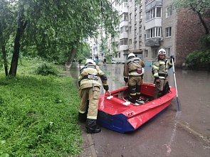 В Ростове двор и подъезды многоэтажного дома затопило из-за ливня