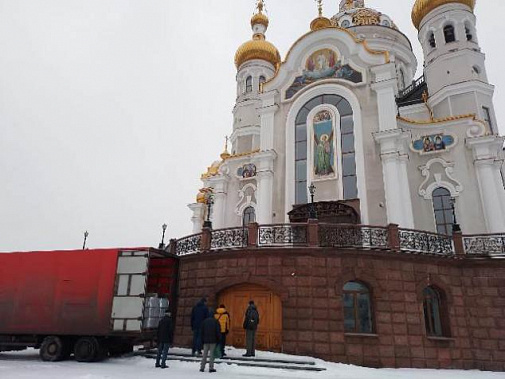 Питьевую воду из Ростова-на-Дону доставили в храмы Донецкой митрополии