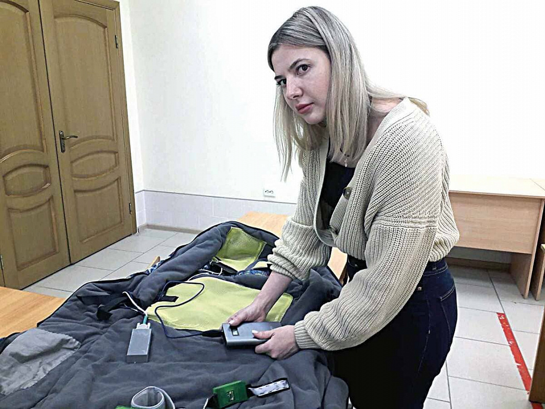 Лиана БАБЕНКО и разработанная ею «умная» одежда для людей с ОВЗ.