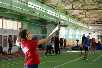 Ракеткой по волану